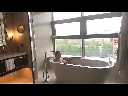 ❤️ 巨大的宝贝 激情地在浴室里撸起了她的阴部 ️ Quality porn❤