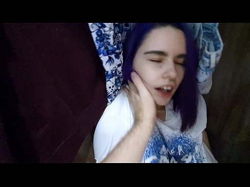 ❤️ 在衣柜里发现我的妹妹并帮助她射精 ️ Quality porn❤